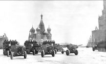 Артиллерийские орудия на Параде 7 ноября 1941 г. Красная пло